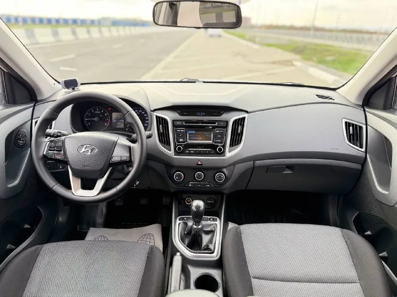 Hyundai creta 2018 основные характеристики: - марка и модель: hyundai creta - год выпуска: 2018 - двигатель: 1.6 литра - трансмиссия: механическая - пробег: 133 000 км - цвет: уточните цвет автомобиля - комплектация: уточните комплектацию (например, максимальная, люкс, стандарт) описание состояния: - кузов: в отличном состоянии, без повреждений и следов аварий. автомобиль не бит и не крашен на 100%. - салон: чистый и ухоженный, без сильных загрязнений и повреждений. - техническое состояние: автомобиль обслуживался у официального дилера, все то проведены вовремя. вложений не требует. дополнительные преимущества: - один владелец: автомобиль приобретен в автосалоне и имеет одного владельца. - зимняя резина: установлена зимняя резина. - парктроники: парктроники по кругу для удобства парковки. - подогрев сидений: удобный подогрев сидений для комфортной езды в холодное время года. - электростеклоподъемники: электростеклоподъемники для удобства использования. - 📲 tg: @ivan1293 📞 звоните: +7(949)9100220 - фотография - 2