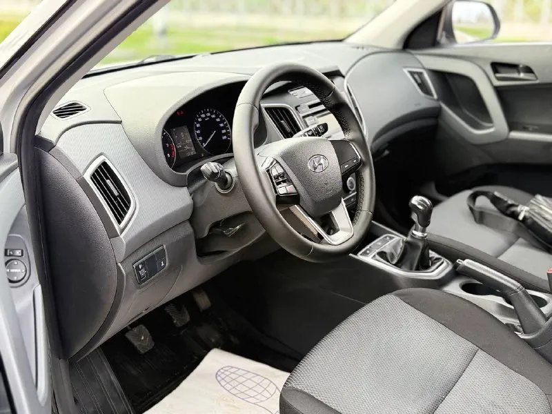 Hyundai creta 2018 основные характеристики: - марка и модель: hyundai creta - год выпуска: 2018 - двигатель: 1.6 литра - трансмиссия: механическая - пробег: 133 000 км - цвет: уточните цвет автомобиля - комплектация: уточните комплектацию (например, максимальная, люкс, стандарт) описание состояния: - кузов: в отличном состоянии, без повреждений и следов аварий. автомобиль не бит и не крашен на 100%. - салон: чистый и ухоженный, без сильных загрязнений и повреждений. - техническое состояние: автомобиль обслуживался у официального дилера, все то проведены вовремя. вложений не требует. дополнительные преимущества: - один владелец: автомобиль приобретен в автосалоне и имеет одного владельца. - зимняя резина: установлена зимняя резина. - парктроники: парктроники по кругу для удобства парковки. - подогрев сидений: удобный подогрев сидений для комфортной езды в холодное время года. - электростеклоподъемники: электростеклоподъемники для удобства использования. - 📲 tg: @ivan1293 📞 звоните: +7(949)9100220 - фотография - 4