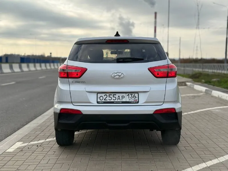 Hyundai creta 2018 основные характеристики: - марка и модель: hyundai creta - год выпуска: 2018 - двигатель: 1.6 литра - трансмиссия: механическая - пробег: 133 000 км - цвет: уточните цвет автомобиля - комплектация: уточните комплектацию (например, максимальная, люкс, стандарт) описание состояния: - кузов: в отличном состоянии, без повреждений и следов аварий. автомобиль не бит и не крашен на 100%. - салон: чистый и ухоженный, без сильных загрязнений и повреждений. - техническое состояние: автомобиль обслуживался у официального дилера, все то проведены вовремя. вложений не требует. дополнительные преимущества: - один владелец: автомобиль приобретен в автосалоне и имеет одного владельца. - зимняя резина: установлена зимняя резина. - парктроники: парктроники по кругу для удобства парковки. - подогрев сидений: удобный подогрев сидений для комфортной езды в холодное время года. - электростеклоподъемники: электростеклоподъемники для удобства использования. - 📲 tg: @ivan1293 📞 звоните: +7(949)9100220 - фотография - 6