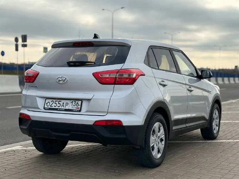 Hyundai creta 2018 основные характеристики: - марка и модель: hyundai creta - год выпуска: 2018 - двигатель: 1.6 литра - трансмиссия: механическая - пробег: 133 000 км - цвет: уточните цвет автомобиля - комплектация: уточните комплектацию (например, максимальная, люкс, стандарт) описание состояния: - кузов: в отличном состоянии, без повреждений и следов аварий. автомобиль не бит и не крашен на 100%. - салон: чистый и ухоженный, без сильных загрязнений и повреждений. - техническое состояние: автомобиль обслуживался у официального дилера, все то проведены вовремя. вложений не требует. дополнительные преимущества: - один владелец: автомобиль приобретен в автосалоне и имеет одного владельца. - зимняя резина: установлена зимняя резина. - парктроники: парктроники по кругу для удобства парковки. - подогрев сидений: удобный подогрев сидений для комфортной езды в холодное время года. - электростеклоподъемники: электростеклоподъемники для удобства использования. - 📲 tg: @ivan1293 📞 звоните: +7(949)9100220 - фотография - 7