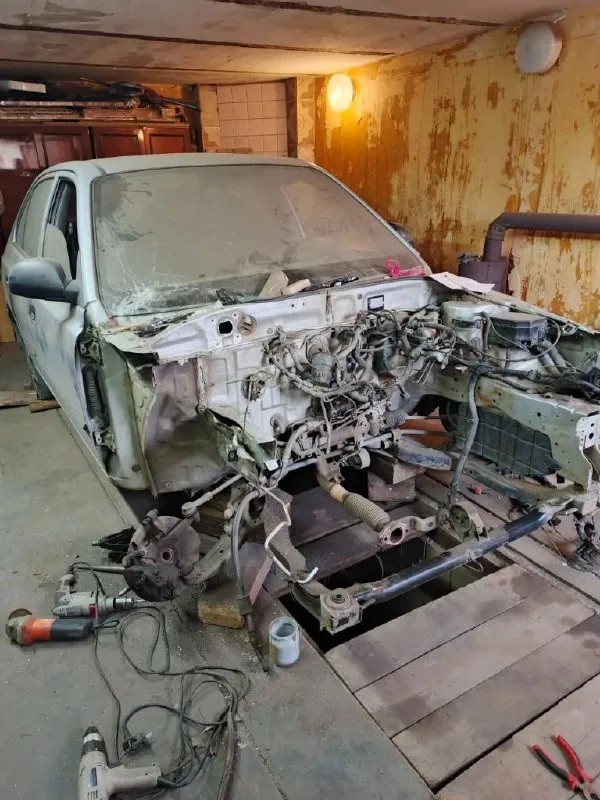 Hyundai акцент 2001 г 1.5 16v. битый в правую перед. сторону. больше половины работ сделано. почти все запчасти для ремонта есть. цена 200000р. +79494286347.авто в донецке днр. пролетарский р-он. 📞 звоните: +7(949)4286347 - фотография - 1