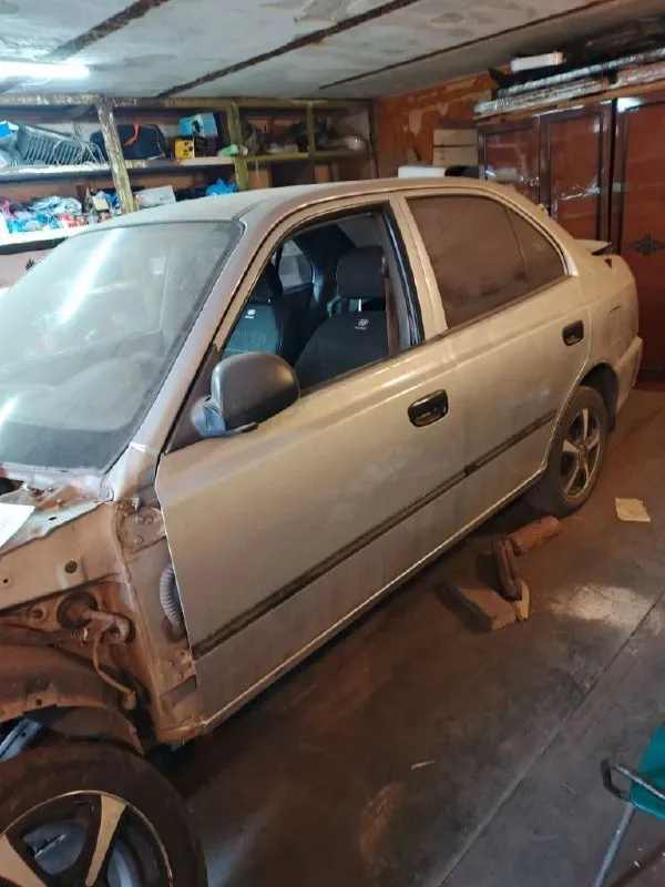 Hyundai акцент 2001 г 1.5 16v. битый в правую перед. сторону. больше половины работ сделано. почти все запчасти для ремонта есть. цена 200000р. +79494286347.авто в донецке днр. пролетарский р-он. 📞 звоните: +7(949)4286347 - фотография - 4