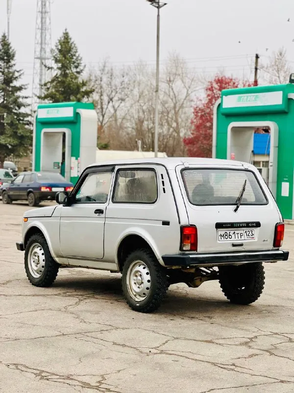 Продам ваз 2121 нива инжектор год выпуска 2003 цена 285 000 р торг в отличном состоянии коробка 5 ступка машина без вложений сел поехал мосты раздатка все работает 2 комплекта ключа с сигнализации стеклоподъемники передние подогрев стекла омыватель все по электрике работает салон на твердую пятерку сидение инамарачные осмотр город макеевка возможен пригон в другой город +7 (949) 638-01-13 - фотография - 10