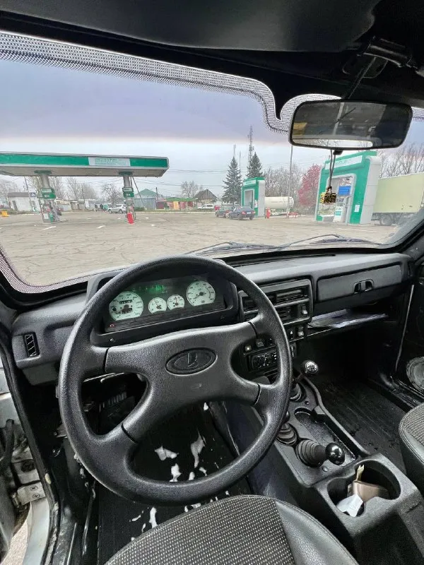 Продам ваз 2121 нива инжектор год выпуска 2003 цена 285 000 р торг в отличном состоянии коробка 5 ступка машина без вложений сел поехал мосты раздатка все работает 2 комплекта ключа с сигнализации стеклоподъемники передние подогрев стекла омыватель все по электрике работает салон на твердую пятерку сидение инамарачные осмотр город макеевка возможен пригон в другой город +7 (949) 638-01-13 - фотография - 2