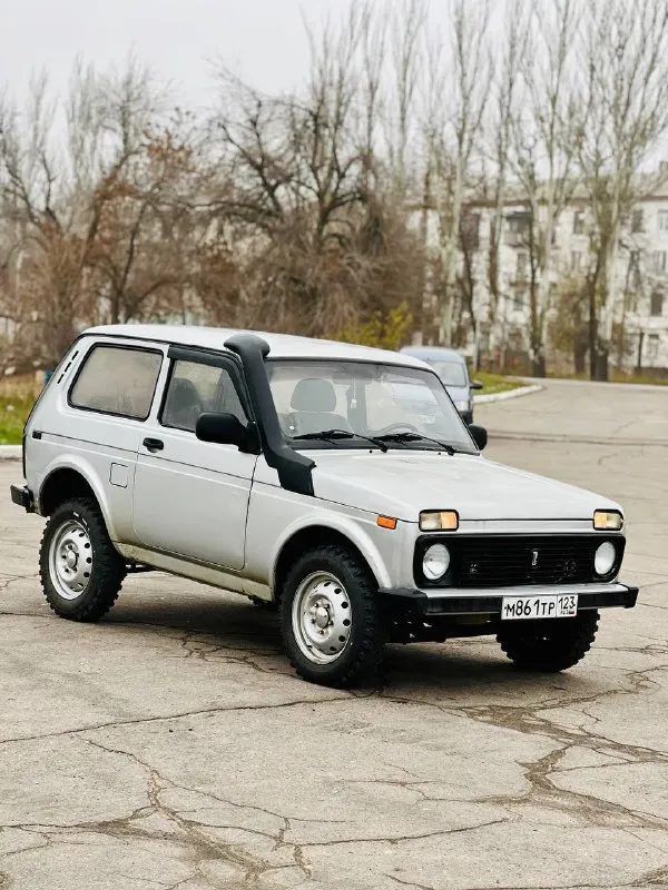 Продам ваз 2121 нива инжектор год выпуска 2003 цена 285 000 р торг в отличном состоянии коробка 5 ступка машина без вложений сел поехал мосты раздатка все работает 2 комплекта ключа с сигнализации стеклоподъемники передние подогрев стекла омыватель все по электрике работает салон на твердую пятерку сидение инамарачные осмотр город макеевка возможен пригон в другой город +7 (949) 638-01-13 - фотография - 3