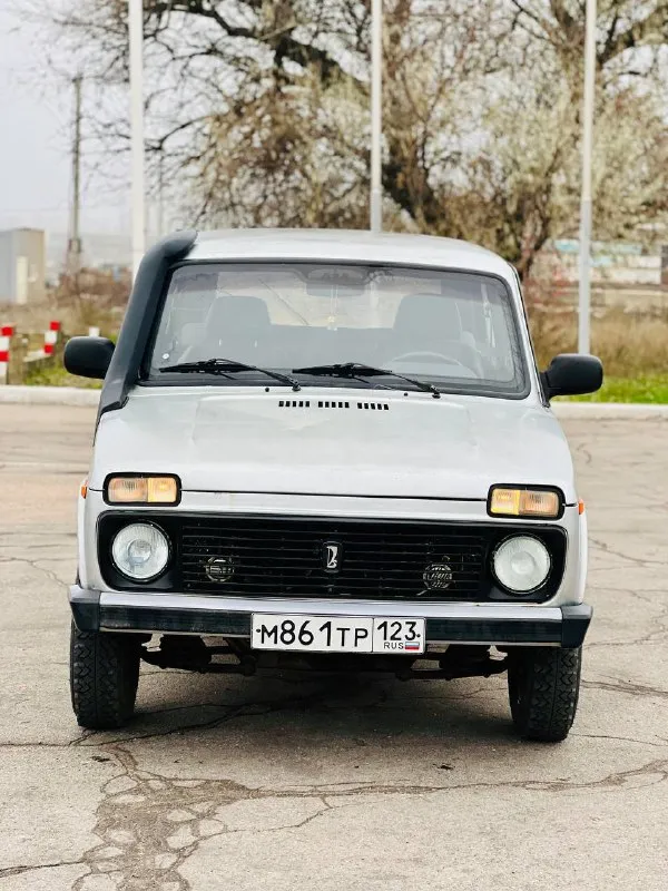 Продам ваз 2121 нива инжектор год выпуска 2003 цена 285 000 р торг в отличном состоянии коробка 5 ступка машина без вложений сел поехал мосты раздатка все работает 2 комплекта ключа с сигнализации стеклоподъемники передние подогрев стекла омыватель все по электрике работает салон на твердую пятерку сидение инамарачные осмотр город макеевка возможен пригон в другой город +7 (949) 638-01-13 - фотография - 5