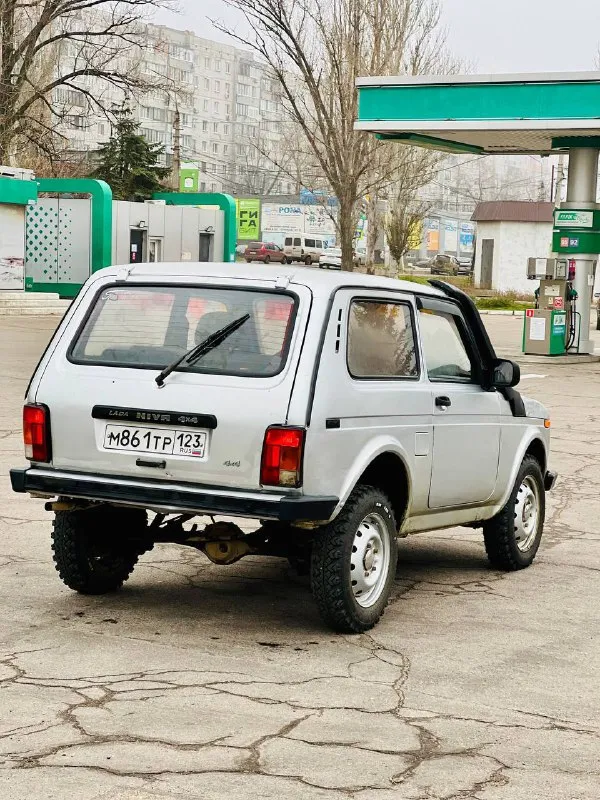 Продам ваз 2121 нива инжектор год выпуска 2003 цена 285 000 р торг в отличном состоянии коробка 5 ступка машина без вложений сел поехал мосты раздатка все работает 2 комплекта ключа с сигнализации стеклоподъемники передние подогрев стекла омыватель все по электрике работает салон на твердую пятерку сидение инамарачные осмотр город макеевка возможен пригон в другой город +7 (949) 638-01-13 - фотография - 8