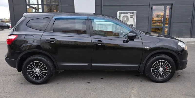 Продаю nissan qashqai+2 7-ми местный! 2011 года. без дтп. родной пробег. птс оригинал. два комплекта ключей. по кузову как на фото без гнили и ржавчины. автомобиль полностью обслужен вложений не требует то проходила во время. масло от замены до замены не расходует. масло заливал nissan оригинальное. матор 1,6 механика цепной. юридически чист. продажа с полным переоформлением. осмотр г. донецк звонить по номеру +79496167298 если нет связи пишите в телеграмм. цена 990000. - фотография - 7