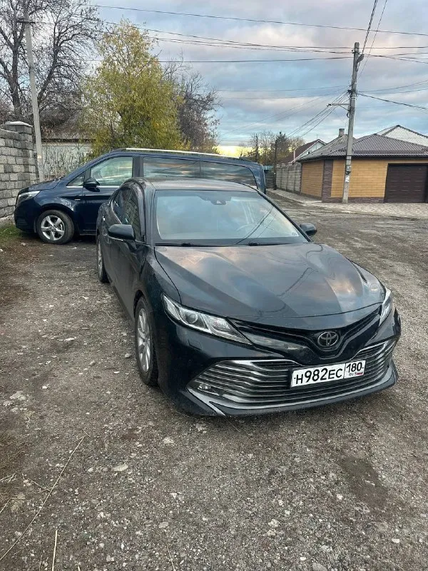 Продам toyota camry asv70 2018 год. 2.5 2ar-fe, реальный пробег 130 тысяч километров. полная комплектация, есть все что должно быть в премиум классе, удержание в полосе, адаптивный круиз контроль, адаптивный свет, система распознавания дорожных знаков и разметки, камера заднего обзора, без проводная зарядная станция и еще много полезных функций. автомобиль в отличном техническом состоянии готов к любым проверкам на сто и тд. есть небольшие нюансы по кузову, на это будет хороший торг возле автомобиля. цена 2.2, хороший торг, хорошим людям. звоните с 9.00 до 20.00 тел: +7 (952) 570-70-12 тел: +7 (949) 525-54-51 📞 звоните: +7(949)5255451 - фотография - 2