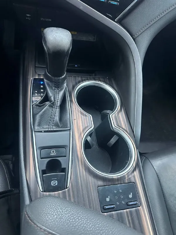 Продам toyota camry asv70 2018 год. 2.5 2ar-fe, реальный пробег 130 тысяч километров. полная комплектация, есть все что должно быть в премиум классе, удержание в полосе, адаптивный круиз контроль, адаптивный свет, система распознавания дорожных знаков и разметки, камера заднего обзора, без проводная зарядная станция и еще много полезных функций. автомобиль в отличном техническом состоянии готов к любым проверкам на сто и тд. есть небольшие нюансы по кузову, на это будет хороший торг возле автомобиля. цена 2.2, хороший торг, хорошим людям. звоните с 9.00 до 20.00 тел: +7 (952) 570-70-12 тел: +7 (949) 525-54-51 📞 звоните: +7(949)5255451 - фотография - 5