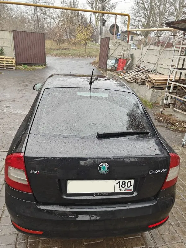 Шкода а5 2011г 1.6 bse акпп- 6 ступенчатая машиной владею более двух лет, в хорошем техническом состоянии, полностью обслужена, ничего делать не нужно. максимальная комплектация: *климат 2-х зон * подушки безопасности *подогревы передних и задних сидений *музыка bolero (с сенсорным дисплеем) *подогрев заднего стекла *подогревы/складывания зеркал бокового вида *приветственный/провожающий свет, подсвечивает в сторону поворота руля. я хозяин, в машине много чего менялось и обслуживалось за время владения, езжу каждый день, дтп по автотеке не было, не гнилая, не ржавая, дно, пороги арки целые, местами есть недостатки по лкп (краска не задета). машиной останетесь довольны. 2 комплекта колес (с дисками), некоторые запчасти отдам с машиной 790.000р торг присутствует +79493164975 - фотография - 2