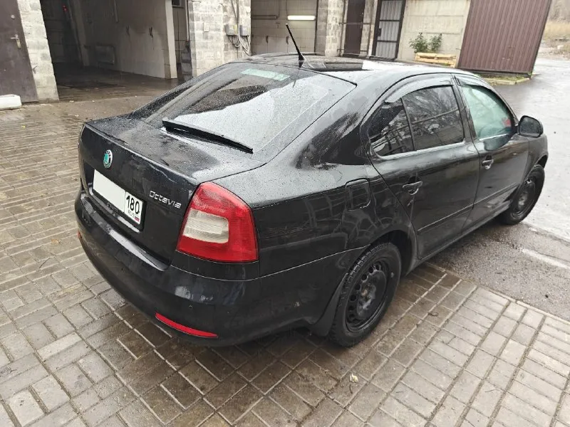 Шкода а5 2011г 1.6 bse акпп- 6 ступенчатая машиной владею более двух лет, в хорошем техническом состоянии, полностью обслужена, ничего делать не нужно. максимальная комплектация: *климат 2-х зон * подушки безопасности *подогревы передних и задних сидений *музыка bolero (с сенсорным дисплеем) *подогрев заднего стекла *подогревы/складывания зеркал бокового вида *приветственный/провожающий свет, подсвечивает в сторону поворота руля. я хозяин, в машине много чего менялось и обслуживалось за время владения, езжу каждый день, дтп по автотеке не было, не гнилая, не ржавая, дно, пороги арки целые, местами есть недостатки по лкп (краска не задета). машиной останетесь довольны. 2 комплекта колес (с дисками), некоторые запчасти отдам с машиной 790.000р торг присутствует +79493164975 - фотография - 6