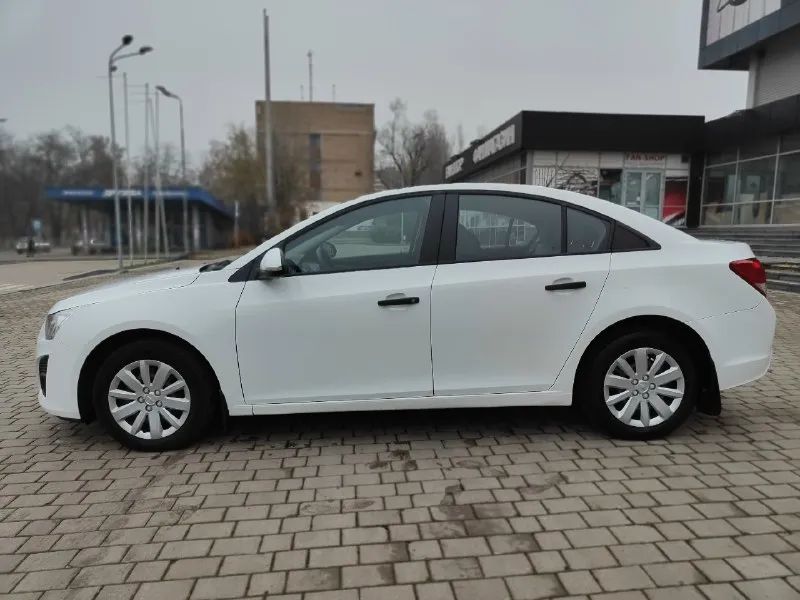 Цена: 1.100 продаю: chevrolet cruze ( chevrolet круз) пробег: 56тысяч (оригинал) по факту 1 владелец год выпуска: 2014 двигатель: 1.6 бензин коробка: автомат привод: передний продажа с переоформлением. автомобиль полностью обслуженный. всё работает в штатном режиме. салон в прекрасном состоянии. более подробную информацию что было сделано предоставлю по телефону. город донецк +7949-429-36-77 📞 звоните: +7(949)4293677 - фотография - 2
