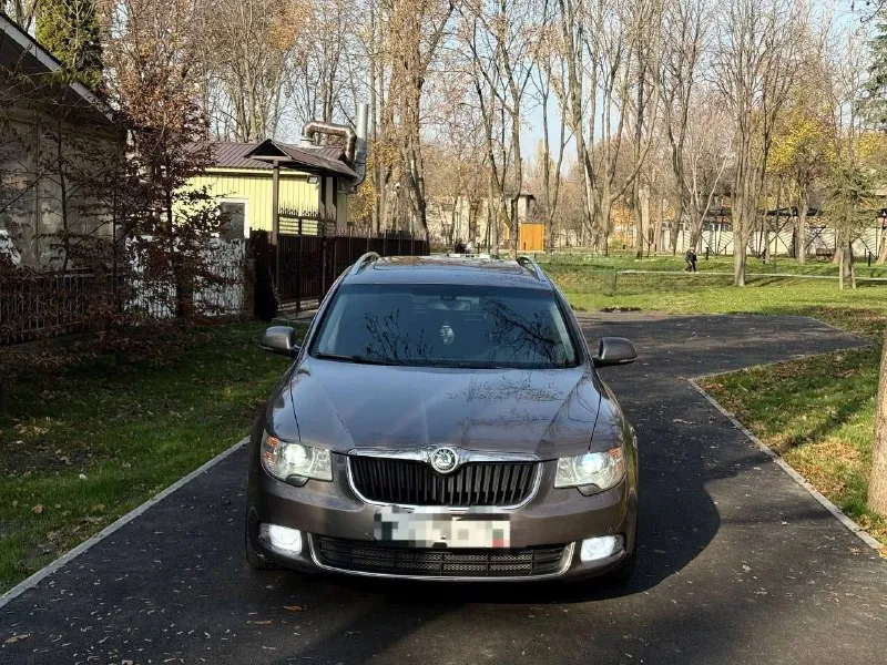 🚘 марка / модель:skoda superb lаurin&klement 📮 город:донецк 📅 год выпуска:2012 💶 цена:1.150.000р 📊 пробег:200.000км ⛽ двигатель (тип, объем, ):бензин,2.0 🔧 тип кпп:автомат 📝 описание: в продаже очень редкий и отличный автомобиль, акпп мокрая dq250 и мотор ccza 2.0. максимальная комплектация lаurin&klement в ней есть все даже зонтик) вентиляция и обогрев всех сидений, музыка sound system, навигация, климат многозонный, шторки, электро багажник, адаптивная оптика, панорамная крыша, память сидений, камера заднего вида, бесключевой доступ, кнопка старт стоп и т. д. технически на отлично, кузов чувствует себя прекрасно, готов к любым проверкам на вашем сто. машина дарит много положительных эмоций, двигатель, коробка обслужены салон в отличном состоянии комплектация laurin&klement эксплуатация автомобиля с 2013г, только лишь в одной семье, птс оригинал, два ключа. отличный автомобиль за свои деньги ☎ контактный телефон:+79495505985телеграм) - фотография - 2
