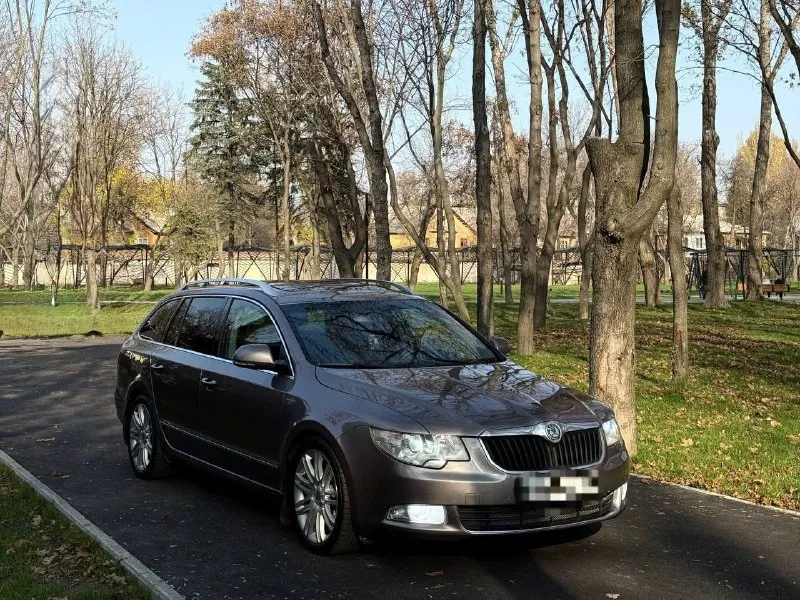 🚘 марка / модель:skoda superb lаurin&klement 📮 город:донецк 📅 год выпуска:2012 💶 цена:1.150.000р 📊 пробег:200.000км ⛽ двигатель (тип, объем, ):бензин,2.0 🔧 тип кпп:автомат 📝 описание: в продаже очень редкий и отличный автомобиль, акпп мокрая dq250 и мотор ccza 2.0. максимальная комплектация lаurin&klement в ней есть все даже зонтик) вентиляция и обогрев всех сидений, музыка sound system, навигация, климат многозонный, шторки, электро багажник, адаптивная оптика, панорамная крыша, память сидений, камера заднего вида, бесключевой доступ, кнопка старт стоп и т. д. технически на отлично, кузов чувствует себя прекрасно, готов к любым проверкам на вашем сто. машина дарит много положительных эмоций, двигатель, коробка обслужены салон в отличном состоянии комплектация laurin&klement эксплуатация автомобиля с 2013г, только лишь в одной семье, птс оригинал, два ключа. отличный автомобиль за свои деньги ☎ контактный телефон:+79495505985телеграм) - фотография - 4