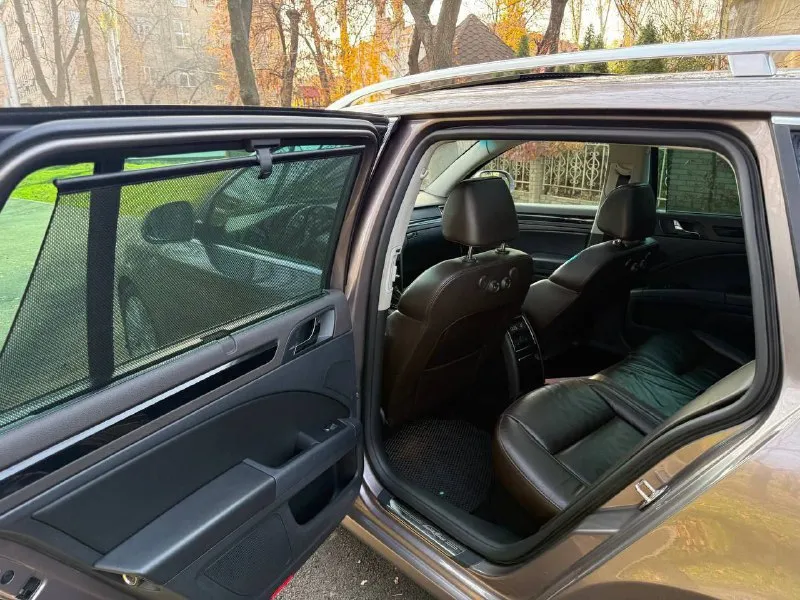 🚘 марка / модель:skoda superb lаurin&klement 📮 город:донецк 📅 год выпуска:2012 💶 цена:1.150.000р 📊 пробег:200.000км ⛽ двигатель (тип, объем, ):бензин,2.0 🔧 тип кпп:автомат 📝 описание: в продаже очень редкий и отличный автомобиль, акпп мокрая dq250 и мотор ccza 2.0. максимальная комплектация lаurin&klement в ней есть все даже зонтик) вентиляция и обогрев всех сидений, музыка sound system, навигация, климат многозонный, шторки, электро багажник, адаптивная оптика, панорамная крыша, память сидений, камера заднего вида, бесключевой доступ, кнопка старт стоп и т. д. технически на отлично, кузов чувствует себя прекрасно, готов к любым проверкам на вашем сто. машина дарит много положительных эмоций, двигатель, коробка обслужены салон в отличном состоянии комплектация laurin&klement эксплуатация автомобиля с 2013г, только лишь в одной семье, птс оригинал, два ключа. отличный автомобиль за свои деньги ☎ контактный телефон:+79495505985телеграм) - фотография - 9