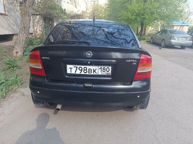 Продам opel astra g 2003 года выпуска 1.6 бензин коробка: механика пробег:290 000 2 владелец по птс машина в отличном состоянии!кузов в зазорах, все кузовные части заводски, ничего не варилось, все герметики на месте. низа дверей без ржавчины!автомобиль украинский, не пригнанный, покупалась в автосалоне в донецке. по технической части все отлично, двигатель работает хорошо. замена масла каждые 5000-7000 км. коробка работает идеально мягко, без хрустов и прочего. автомобиль без дтп. кондиционер обслужен, заправлен, холодит отлично. машина моя, оформлена на меня, ездил лично. автомобиль в комплектации : гидроусилитель руля,1 подушка безопасности, центральный замок,2 стеклоподъемника, кондиционер. по электрике работает каждая кнопка и подсветка. по документам все ок. никаких ограничений, арестов и прочего. возможно переоформление на вас. цена 370 000 руб. торг. г. ясиноватая звонить с 8:00-23:00 +79493158974 📲 tg: @cerpantine 📞 звоните: +7(949)3158974 - фотография - 4