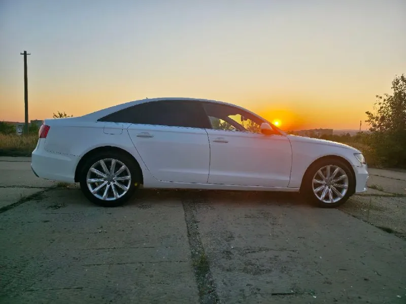 Продам. audi a6 c7 quattro ✅ s-line. ✅ 2011. ✅ двигатель 3.0 tdi (cduc) ✅ 7 ступений. (dl501) ✅ 301 000 тыс. км. ✅ парктроники перед+задний. ✅ мmi с блютуз. ✅ led свет + бронепленка ✅ память сидений. ✅ контурная подсветка салона и внешних ручек. ✅ салон в отличном состоянии, кожа. ✅ датчики дождя, света, 4-х климат контроль, подогрев продувка сидений. ✅ диски r19. ✅ новые тормозные диски, колодки, ступичные подшипники, термостат и генератор. ✅ в автомобиле работает все. автомобиль по технике и кузову без проблем. лутугино +79591242117 цена 1.8🍋 📞 звоните: +7(959)1242117 - фотография - 3