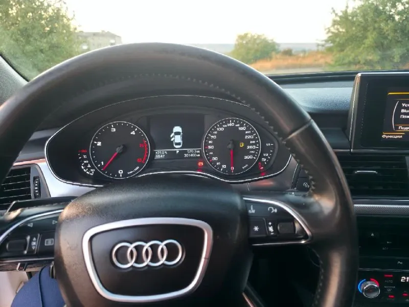 Продам. audi a6 c7 quattro ✅ s-line. ✅ 2011. ✅ двигатель 3.0 tdi (cduc) ✅ 7 ступений. (dl501) ✅ 301 000 тыс. км. ✅ парктроники перед+задний. ✅ мmi с блютуз. ✅ led свет + бронепленка ✅ память сидений. ✅ контурная подсветка салона и внешних ручек. ✅ салон в отличном состоянии, кожа. ✅ датчики дождя, света, 4-х климат контроль, подогрев продувка сидений. ✅ диски r19. ✅ новые тормозные диски, колодки, ступичные подшипники, термостат и генератор. ✅ в автомобиле работает все. автомобиль по технике и кузову без проблем. лутугино +79591242117 цена 1.8🍋 📞 звоните: +7(959)1242117 - фотография - 5