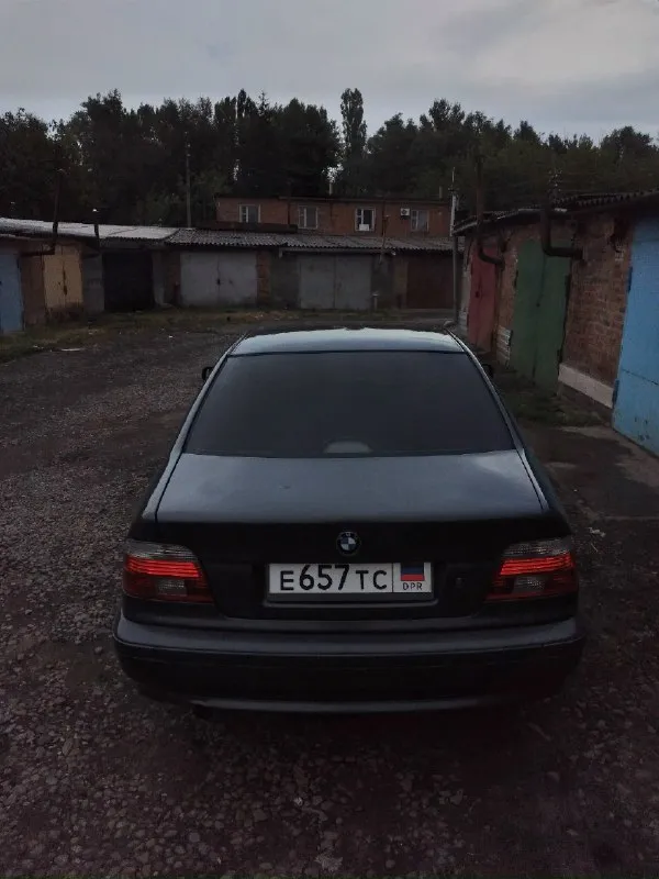 Продам бумер е39, 2001 год рестайл. двигатель 2.5 бензин v8. мтех подвеска, предмаксимальная комплектация. кузов крепкий, ржавчины нет нигде. автомобиль в идеальнейшом состоянии не требует не каких вложений, готов поехать на любое ваше сто! документы в полном порядке, учет днр, я владелец. цена 🎁 770000руб. торг. +7 949 415 05 98 донецк 📞 звоните: +7(949)4150598 - фотография - 3