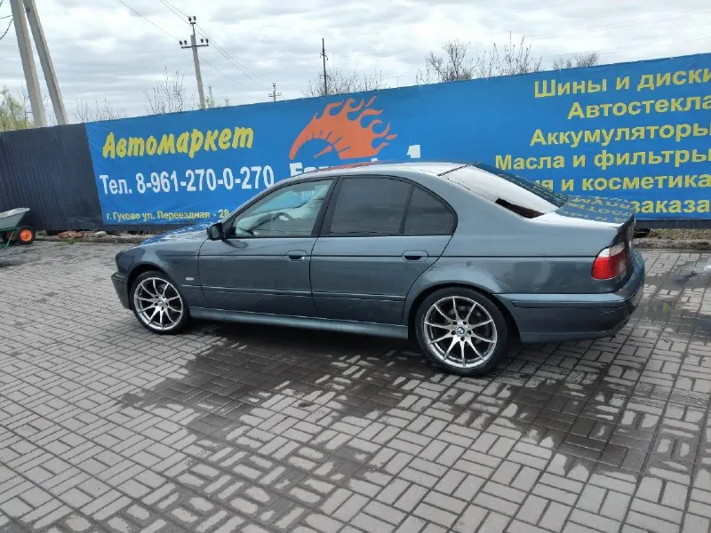 Продам бумер е39, 2001 год рестайл. двигатель 2.5 бензин v8. мтех подвеска, предмаксимальная комплектация. кузов крепкий, ржавчины нет нигде. автомобиль в идеальнейшом состоянии не требует не каких вложений, готов поехать на любое ваше сто! документы в полном порядке, учет днр, я владелец. цена 🎁 770000руб. торг. +7 949 415 05 98 донецк 📞 звоните: +7(949)4150598 - фотография - 4