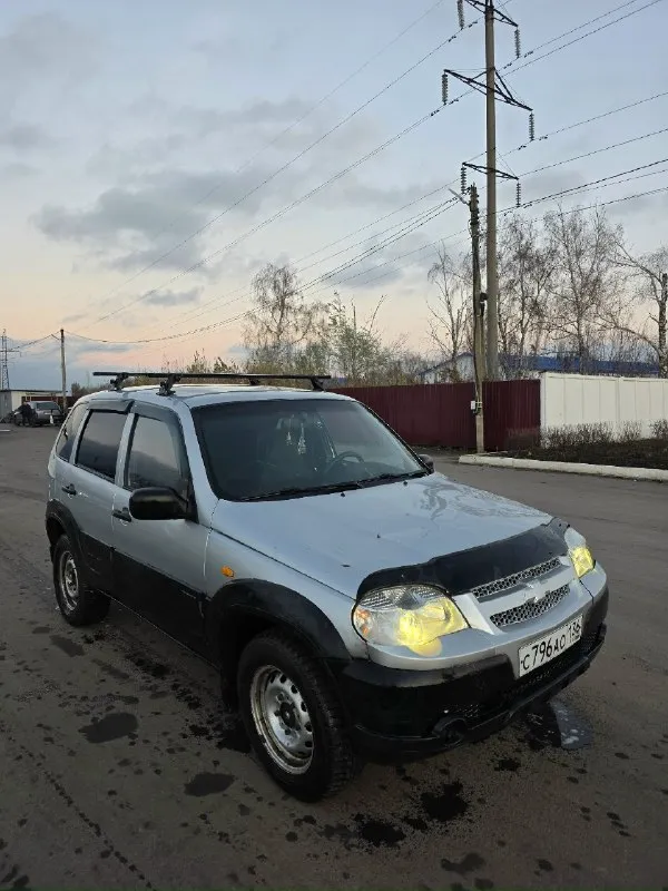 Chevrolet нива 2010 год выпуска мотор, кпп, ходовая на отлично, машина обслужена, родной пробег 170... - фотография