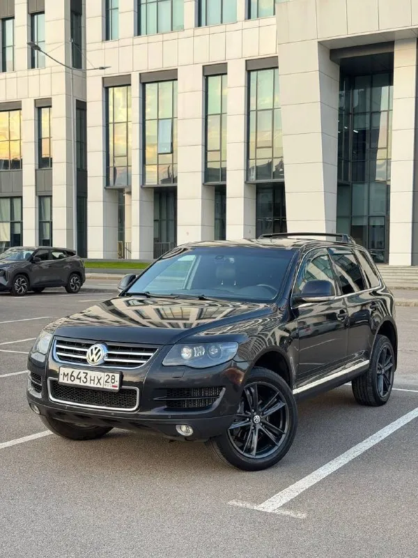 # volkswagen touareg 2008г. в., рестайлинг, мотор casa 3.0 дизель представляем вашему вниманию отличный вариант внедорожника volkswagen touareg 2008 года выпуска. этот автомобиль прошел тщательную проверку и обладает рядом преимуществ, которые делают его идеальным выбором для тех, кто ценит комфорт, надежность и безопасность. основные характеристики: - модель: volkswagen touareg - год выпуска: 2008 - тип кузова: рестайлинг - двигатель: 3.0 дизель, casa (самый надежный двигатель в своей линейке) - коробка передач: автомат - пробег: 238 тыс. км пробег) - комплектация: максимальная (кроме люка, есть всё необходимое оборудование) в подполковниках мониторы технические особенности: - автомобиль находится в отличном техническом состоянии, все системы работают исправно. - пробег подтвержден официальным сервисом автотека, машина зеленого цвета без аварий и повреждений. - кузов в идеальном состоянии, не имеет следов серьезных ударов или перекраски. - документы находятся в полном порядке, готовы к оформлению любым удобным способом. дополнительные преимущества: - отличное состояние салона и экстерьера. - полностью укомплектован всеми необходимыми аксессуарами и оборудованием. - идеальное техническое состояние, не требует вложений. - цена 1.265₽ тысяч рублей соответствует качеству и состоянию автомобиля. контакты: - телефон: +7(949)910-02-20 - телефон: 8(909)408-88-98 - связь через мессенджеры: telegram, whatsapp этот volkswagen touareg станет отличным выбором для тех, кто ищет надежную машину с хорошей комплектацией и безупречным состоянием. не упустите шанс приобрести качественный автомобиль по привлекательной цене! - фотография - 1