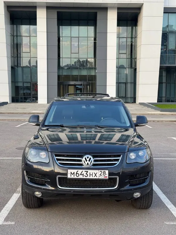 # volkswagen touareg 2008г. в., рестайлинг, мотор casa 3.0 дизель представляем вашему вниманию отличный вариант внедорожника volkswagen touareg 2008 года выпуска. этот автомобиль прошел тщательную проверку и обладает рядом преимуществ, которые делают его идеальным выбором для тех, кто ценит комфорт, надежность и безопасность. основные характеристики: - модель: volkswagen touareg - год выпуска: 2008 - тип кузова: рестайлинг - двигатель: 3.0 дизель, casa (самый надежный двигатель в своей линейке) - коробка передач: автомат - пробег: 238 тыс. км пробег) - комплектация: максимальная (кроме люка, есть всё необходимое оборудование) в подполковниках мониторы технические особенности: - автомобиль находится в отличном техническом состоянии, все системы работают исправно. - пробег подтвержден официальным сервисом автотека, машина зеленого цвета без аварий и повреждений. - кузов в идеальном состоянии, не имеет следов серьезных ударов или перекраски. - документы находятся в полном порядке, готовы к оформлению любым удобным способом. дополнительные преимущества: - отличное состояние салона и экстерьера. - полностью укомплектован всеми необходимыми аксессуарами и оборудованием. - идеальное техническое состояние, не требует вложений. - цена 1.265₽ тысяч рублей соответствует качеству и состоянию автомобиля. контакты: - телефон: +7(949)910-02-20 - телефон: 8(909)408-88-98 - связь через мессенджеры: telegram, whatsapp этот volkswagen touareg станет отличным выбором для тех, кто ищет надежную машину с хорошей комплектацией и безупречным состоянием. не упустите шанс приобрести качественный автомобиль по привлекательной цене! - фотография - 4