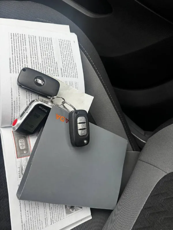 Lada vesta год 2024 пробег 15000км на гарантии комплектация подогрев сидений, круиз контроль, автозапуск сигнализация с обратной связью автомобиля, все зоны риска в броне плёнки, два комплекта ключей, два комплекта резины, без дтп я собственник цена 1🍋380 торг +79495672089 - фотография - 10