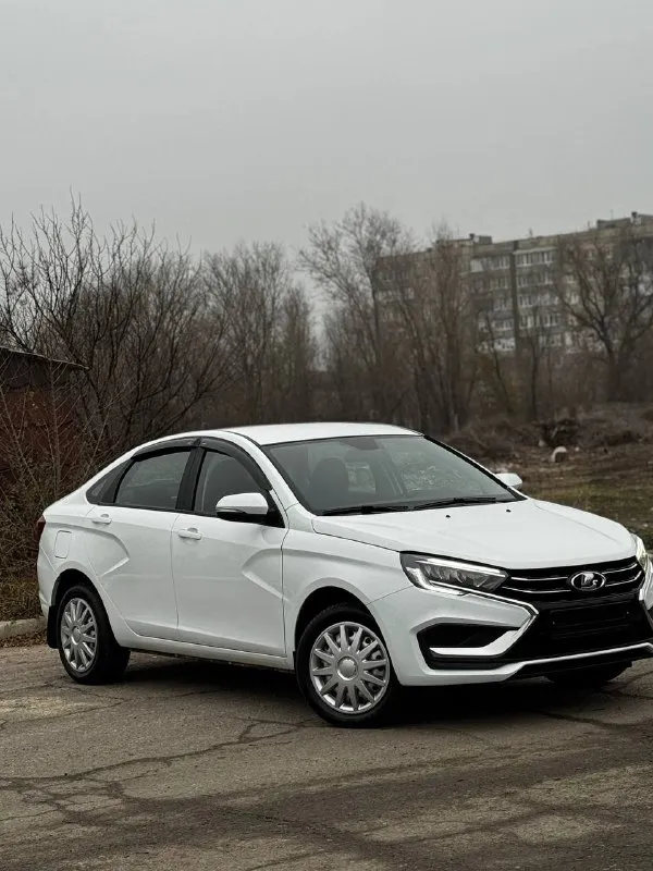 Lada vesta год 2024 пробег 15000км на гарантии комплектация подогрев сидений, круиз контроль, автозапуск сигнализация с обратной связью автомобиля, все зоны риска в броне плёнки, два комплекта ключей, два комплекта резины, без дтп я собственник цена 1🍋380 торг +79495672089 - фотография - 7