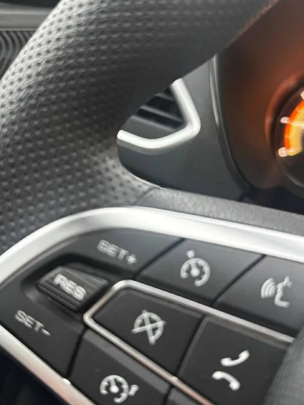 Lada vesta год 2024 пробег 15000км на гарантии комплектация подогрев сидений, круиз контроль, автозапуск сигнализация с обратной связью автомобиля, все зоны риска в броне плёнки, два комплекта ключей, два комплекта резины, без дтп я собственник цена 1🍋380 торг +79495672089 - фотография - 9