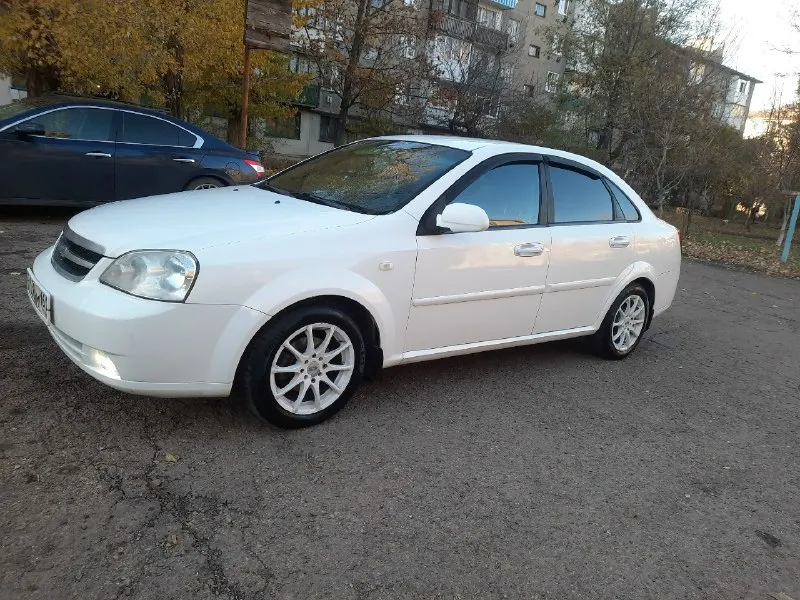 Продам chevrolet лачети в отличном состоянии не гнилой не ржавый вприкрасно белом цвете 2 хозяина за время экспулутацмм абс гур електро стеклоподьемники по двс отлично работает тихо без посторонних шумов и стуков ходовая кпп без проблем доп сигнализация музыку хорошая камера заднего вида диска р 15 смотряца очень красиво по докам без штрафов аграничение ц 535 т р торг абмен возможен на ваш авто тел +79494792653 📞 звоните: +7(949)4792653 - фотография - 3