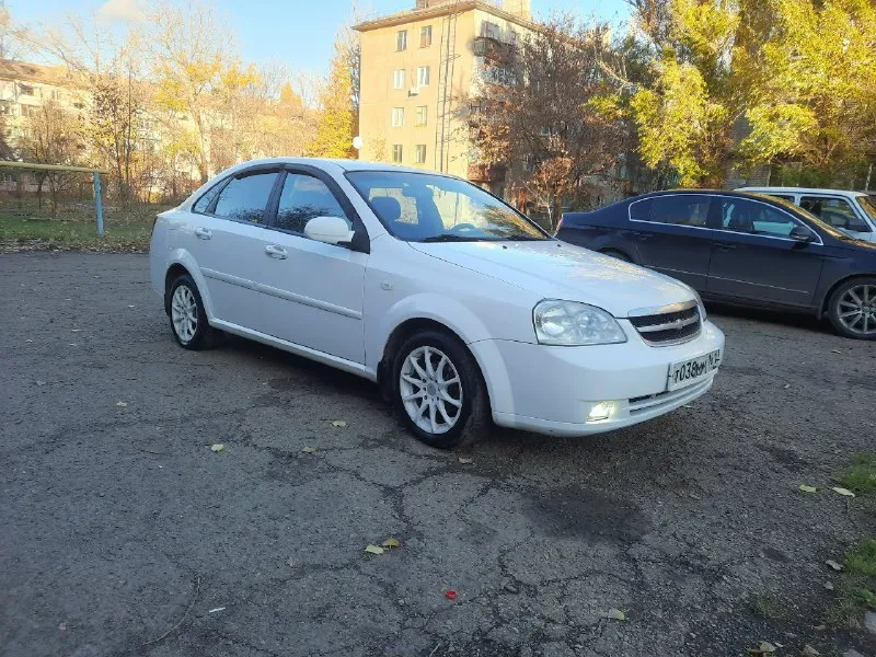 Продам chevrolet лачети в отличном состоянии не гнилой не ржавый вприкрасно белом цвете 2 хозяина за время экспулутацмм абс гур електро стеклоподьемники по двс отлично работает тихо без посторонних шумов и стуков ходовая кпп без проблем доп сигнализация музыку хорошая камера заднего вида диска р 15 смотряца очень красиво по докам без штрафов аграничение ц 535 т р торг абмен возможен на ваш авто тел +79494792653 📞 звоните: +7(949)4792653 - фотография - 7