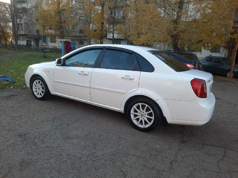 Продам chevrolet лачети в отличном состоянии не гнилой не ржавый вприкрасно белом цвете 2 хозяина за время экспулутацмм абс гур електро стеклоподьемники по двс отлично работает тихо без посторонних шумов и стуков ходовая кпп без проблем доп сигнализация музыку хорошая камера заднего вида диска р 15 смотряца очень красиво по докам без штрафов аграничение ц 535 т р торг абмен возможен на ваш авто тел +79494792653 📞 звоните: +7(949)4792653 - фотография - 8