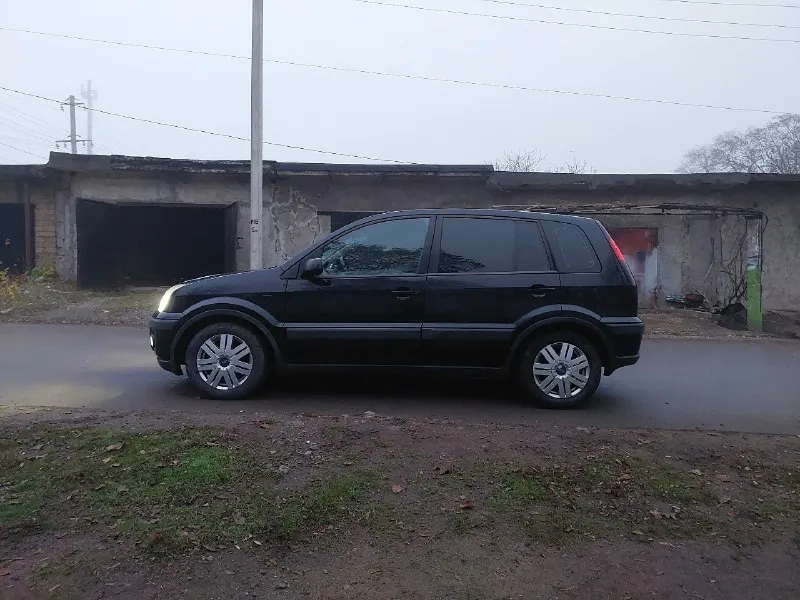 Продам авто! ford fusion 2007г. объём 1.6 (механика), 151.5 тыс. пробега, машина в одной семье с момента покупки в салоне донецка. на данный момент ездит жена. машина в хорошей комплектации, по моему в предпоследней, передние и задние обогреватели стекол, лобовое не менялось, ржавчины нет, гаражное хранение. в машине своевременно менялись расходники и гсм. масло менялось каждые 8 тыс. последняя смена масла и фильтров 500 км. назад. перечислять что было заменено очень много, могу скинуть информацию, ссылка на драйве, все подробно расписано. заменена штатная магнитол на сенсорную. так же был установлен редкий обвес fusion + (в днр таких не видел или вообще нет) машина ухожена и на уверенном ходу, все что нужно было заменить все заменено, ходовая и двигатель без нареканий. как говорится, сел и поехал! цену вижу 720 тыс. готов торговаться. +7 949 356 21 98 территориально г. енакиево. 📞 звоните: +7(949)3562198 - фотография - 2