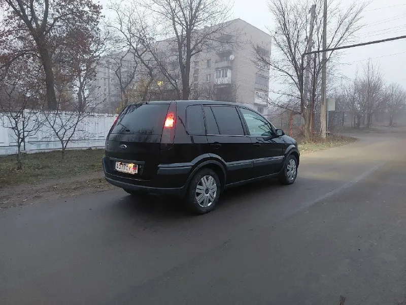 Продам авто! ford fusion 2007г. объём 1.6 (механика), 151.5 тыс. пробега, машина в одной семье с момента покупки в салоне донецка. на данный момент ездит жена. машина в хорошей комплектации, по моему в предпоследней, передние и задние обогреватели стекол, лобовое не менялось, ржавчины нет, гаражное хранение. в машине своевременно менялись расходники и гсм. масло менялось каждые 8 тыс. последняя смена масла и фильтров 500 км. назад. перечислять что было заменено очень много, могу скинуть информацию, ссылка на драйве, все подробно расписано. заменена штатная магнитол на сенсорную. так же был установлен редкий обвес fusion + (в днр таких не видел или вообще нет) машина ухожена и на уверенном ходу, все что нужно было заменить все заменено, ходовая и двигатель без нареканий. как говорится, сел и поехал! цену вижу 720 тыс. готов торговаться. +7 949 356 21 98 территориально г. енакиево. 📞 звоните: +7(949)3562198 - фотография - 3