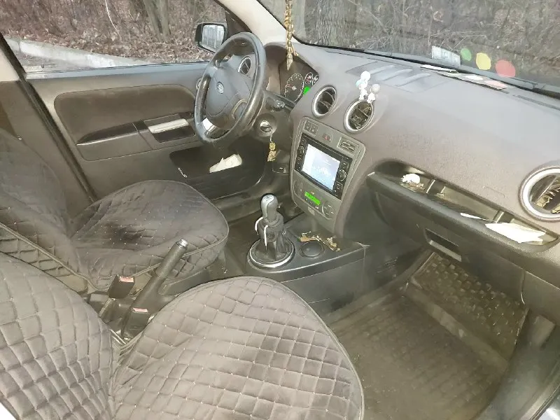 Продам авто! ford fusion 2007г. объём 1.6 (механика), 151.5 тыс. пробега, машина в одной семье с момента покупки в салоне донецка. на данный момент ездит жена. машина в хорошей комплектации, по моему в предпоследней, передние и задние обогреватели стекол, лобовое не менялось, ржавчины нет, гаражное хранение. в машине своевременно менялись расходники и гсм. масло менялось каждые 8 тыс. последняя смена масла и фильтров 500 км. назад. перечислять что было заменено очень много, могу скинуть информацию, ссылка на драйве, все подробно расписано. заменена штатная магнитол на сенсорную. так же был установлен редкий обвес fusion + (в днр таких не видел или вообще нет) машина ухожена и на уверенном ходу, все что нужно было заменить все заменено, ходовая и двигатель без нареканий. как говорится, сел и поехал! цену вижу 720 тыс. готов торговаться. +7 949 356 21 98 территориально г. енакиево. 📞 звоните: +7(949)3562198 - фотография - 4