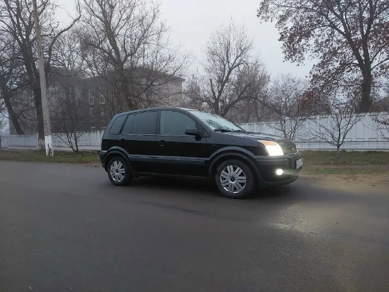 Продам авто! ford fusion 2007г. объём 1.6 (механика), 151.5 тыс. пробега, машина в одной семье с момента покупки в салоне донецка. на данный момент ездит жена. машина в хорошей комплектации, по моему в предпоследней, передние и задние обогреватели стекол, лобовое не менялось, ржавчины нет, гаражное хранение. в машине своевременно менялись расходники и гсм. масло менялось каждые 8 тыс. последняя смена масла и фильтров 500 км. назад. перечислять что было заменено очень много, могу скинуть информацию, ссылка на драйве, все подробно расписано. заменена штатная магнитол на сенсорную. так же был установлен редкий обвес fusion + (в днр таких не видел или вообще нет) машина ухожена и на уверенном ходу, все что нужно было заменить все заменено, ходовая и двигатель без нареканий. как говорится, сел и поехал! цену вижу 720 тыс. готов торговаться. +7 949 356 21 98 территориально г. енакиево. 📞 звоните: +7(949)3562198 - фотография - 5