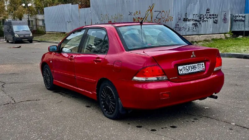 Lancer 2005 ✅цена-379000 (торг) продаётся mitsubishi lancer 2005 г. в., автомат, двигатель 1.6. хорошее состояние, кондиционер, 4 стеклоподъёмника, центральный замок. стоит зимняя шипованная резина. красивый красный цвет. по ходовой нареканий нет, двигатель работает спокойно и тихо, коробка не пинает. установлена магнитола с bluetooth, usb и aux. стоит новый аккумулятор. прошу не забывать что машине 20 лет. ✅цена-379000 (торг) +79494153100 - фотография - 5
