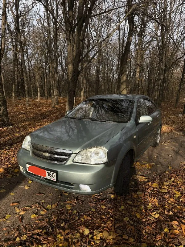 Продам chevrolet лачетти 2005 год выпуска, 202 000 пробег. зимняя резина. двигатель не дымит, машина едет хорошо. 490000р. торг у авто. +79493697104 📞 звоните: +7(949)3697104 - фотография - 2