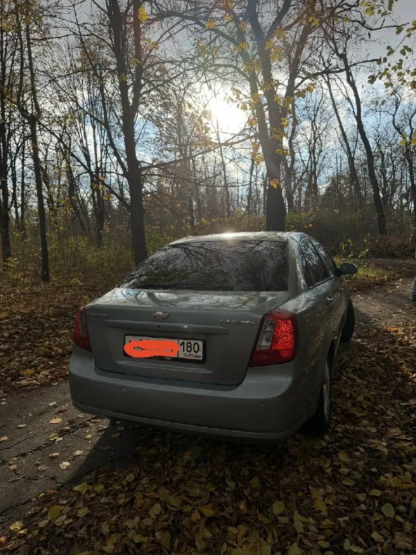 Продам chevrolet лачетти 2005 год выпуска, 202 000 пробег. зимняя резина. двигатель не дымит, машина едет хорошо. 490000р. торг у авто. +79493697104 📞 звоните: +7(949)3697104 - фотография - 3