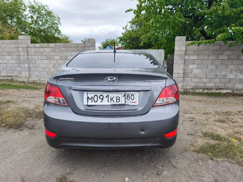 Продам hyundai солярис 2013 года, не бит, не крашен, пробег 200 тысяч, мотор 1,6 механика, стоит заводская линзовая оптика,4 стеклоподъёмника, подогрев сидений, зеркал, лобового и заднего стекла( стекла все родные), 2 комплекта резины и т. д. цена 850 000 +7949 381 64 11 📞 звоните: +7(949)3816411 - фотография - 3