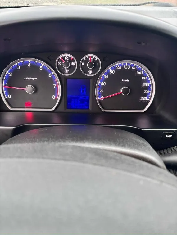 Продам автомобиль! марка: hyundai модель: i 30 двигатель: 1,4 год выпуска: 2011 пробег: 92, 000 км (родной) цвет: серебристый по птс 1 владелец описание: продаю свой надежный автомобиль. автомобиль полностью обслужен. имеются 2 комплекта резины и новый аккумулятор. комплектация включает: мультимедиа систему, камеру заднего вида, круиз и климат контроль, подогрев передних сидений и электрозеркал, 4 электроподъемника, авс, есп. цена: 700 000 телефон для связи: +7 (949) 33-16-883 автомобиль влажений не требует. автомобиль находится в горловке. 📞 звоните: +7(949)3316883 - фотография - 3