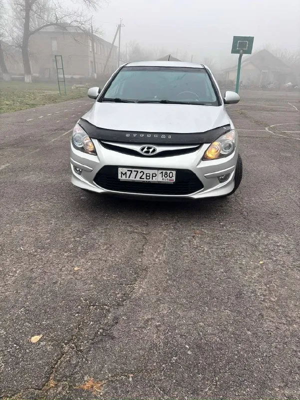 Продам автомобиль! марка: hyundai модель: i 30 двигатель: 1,4 год выпуска: 2011 пробег: 92, 000 км (родной) цвет: серебристый по птс 1 владелец описание: продаю свой надежный автомобиль. автомобиль полностью обслужен. имеются 2 комплекта резины и новый аккумулятор. комплектация включает: мультимедиа систему, камеру заднего вида, круиз и климат контроль, подогрев передних сидений и электрозеркал, 4 электроподъемника, авс, есп. цена: 700 000 телефон для связи: +7 (949) 33-16-883 автомобиль влажений не требует. автомобиль находится в горловке. 📞 звоните: +7(949)3316883 - фотография - 5