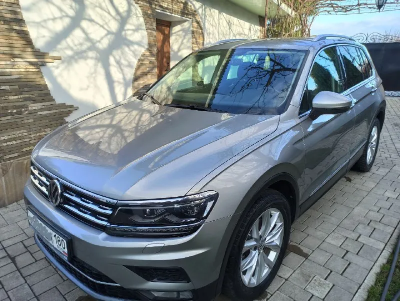 Фольксваген тигуан 2.0 tdi 150л. с 2017 декабрь, официал, без дтп пробег оригинальный 133 т. км машиной пользуюсь, обслужена ухожена грм, помпа, поликлиновый ремень mh, аккумулятор, заменены на 115 т. , шины зима r18 новые (премиум корея), лето новые~1т. км. я второй владелец, птс оригинальный, 2 ключа самый надёжный, ресурсный, экономичный двигатель, dq 381,топовая комплектация highline, полный привод, режимы вождения, алькантара, продвинутая мультимедия, обогрев лобового, руля, всех сидений, трёх зонный климат, адаптивный свет, авто дальний, жидкокристаллическая приборка, электро багажник, амбиентная подсветка салона, складывание зеркал, без ключевой доступ, розетка 220(до 300w), датчики давления шин, холод. в бардачке, предотвращение столкновения, и другое 2850 000 торг +7949-377-21-85 - фотография - 7