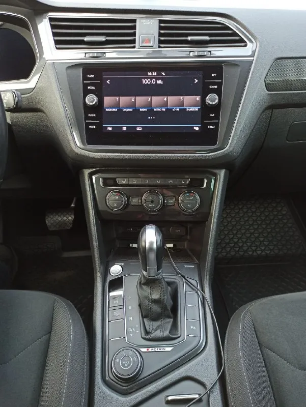 Фольксваген тигуан 2.0 tdi 150л. с 2017 декабрь, официал, без дтп пробег оригинальный 133 т. км машиной пользуюсь, обслужена ухожена грм, помпа, поликлиновый ремень mh, аккумулятор, заменены на 115 т. , шины зима r18 новые (премиум корея), лето новые~1т. км. я второй владелец, птс оригинальный, 2 ключа самый надёжный, ресурсный, экономичный двигатель, dq 381,топовая комплектация highline, полный привод, режимы вождения, алькантара, продвинутая мультимедия, обогрев лобового, руля, всех сидений, трёх зонный климат, адаптивный свет, авто дальний, жидкокристаллическая приборка, электро багажник, амбиентная подсветка салона, складывание зеркал, без ключевой доступ, розетка 220(до 300w), датчики давления шин, холод. в бардачке, предотвращение столкновения, и другое 2850 000 торг +7949-377-21-85 - фотография - 9