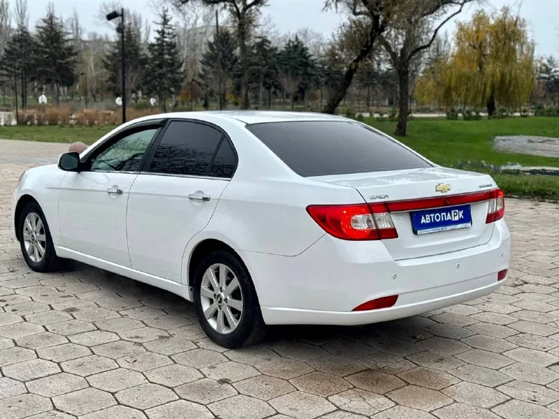 🇰🇵 chevrolet epica 💰цена: 670 000р 🏢город: мариуполь 📅год выпуска: 2011 🧾пробег: 191 565 км. ⚙️двигатель: 2.0 ⛽топливо: бензин ⚙️кпп: механика 📞 телефон: +7-949-727-41-51 +7-949-551-91-52 +7-989-263-55-56 💾 описание: переднеп. .. намики, технологичных решений и европейского уровня комфорта. этот презентабельный автомобиль – отличное решение как для деловых поездок, так и для незабываемого отдыха. ✅ 1 владелец за всю историю. ✅ отличное состояние. ✅ кузов без коррозии. ✅ южная эксплуатация. ✅ оригинальный пробег. ✅ шикарная комплектация. улица шевченко 2️⃣6️⃣9️⃣ 🏦 возможна продажа в кредит по двум документам. - фотография - 6