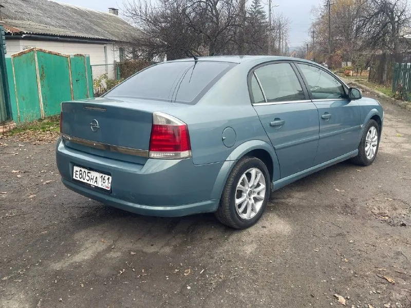 В продаже opel vectra c 2007 г рестайлинг двигатель 1.8, бодрый, работает как часики без всяких посторонних звуков коробка не выбивает включается четко по кузову машина на 5+ кузов весь в родном окрасе кроме переднего бампер толщиномер показывает родной окрас, не бит от слова совсем машина масло не ест не где не подтекает комплектация 4 электро стеклоподъемника, двухзонный климат контроль, подогрев передних сидений, большой бортовой монитор, датчик света и дождя, мульти руль, камера заднего вида, аудио система, дорогая резина лето. вин код по запросу осмотр г. макеевка цена 635 тыс. торг у капота +79495772075 +79495250597 📞 звоните: +7(949)5772075 - фотография - 2