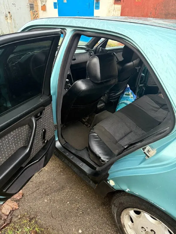 1994 года мерседес с180 механика пробег 417000 комплект летней ризины на дисках цена280000 торг уместен у копота. полностью обслужен. ! +79499046488 - фотография - 3