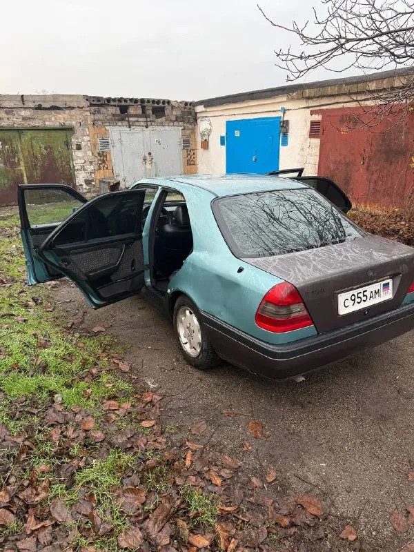 1994 года мерседес с180 механика пробег 417000 комплект летней ризины на дисках цена280000 торг уместен у копота. полностью обслужен. ! +79499046488 - фотография - 6